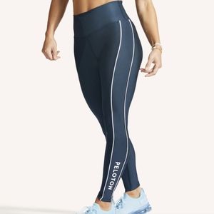 NEW PELOTON Show Up Tuxedo Stripe Legging size Medium